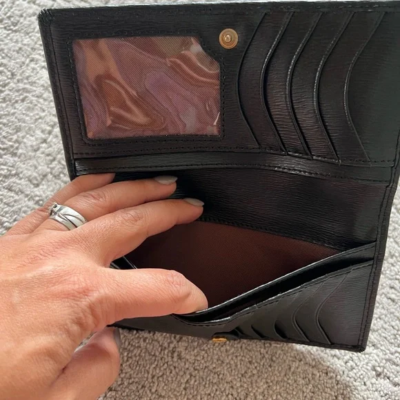 Ralph Lauren Black Wallet with Gold Emblem - Picture 14 of 16